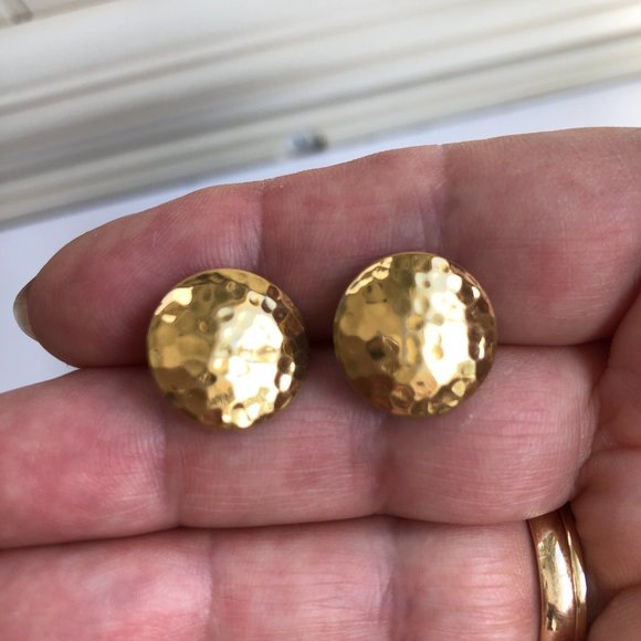 Bloomingdale's Vintage (80's) Gold Tone Hammered Button Post Earrings Glamcore - Picture 1 of 7